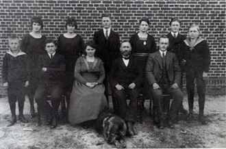 Familie des Leuchtturmwärthers Lüthmanns, ca. 1920