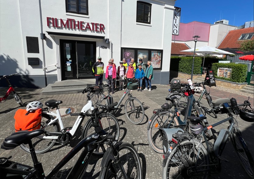 Die Badenden-Wandtafeln von Ernst Ludwig Kirchner am Filmtheater Burg auf Fehmarn